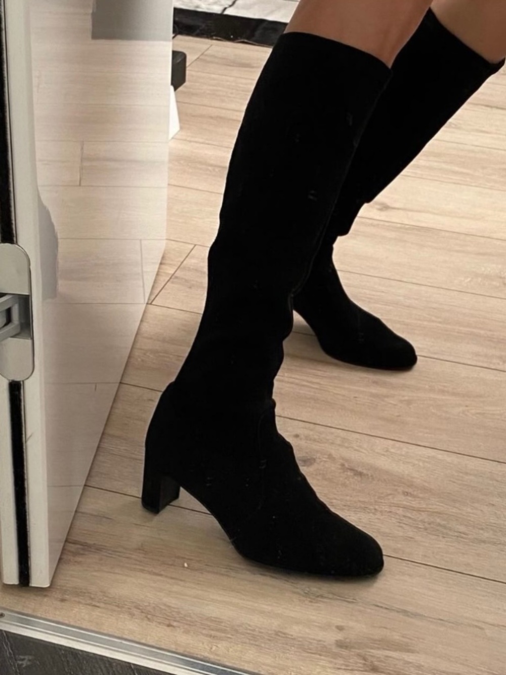 Stuart Weitzman knee- high boots, black collar, size 37.5